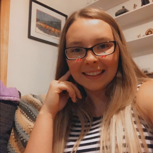 Meet your Posher, Hannah - Picture 1 of 1